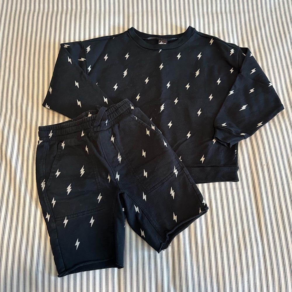 Tea Collection 4T Lightning Bolt Sweatshirt and Shorts Set
